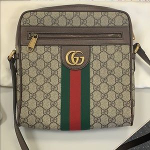 Gucci Crossbody!